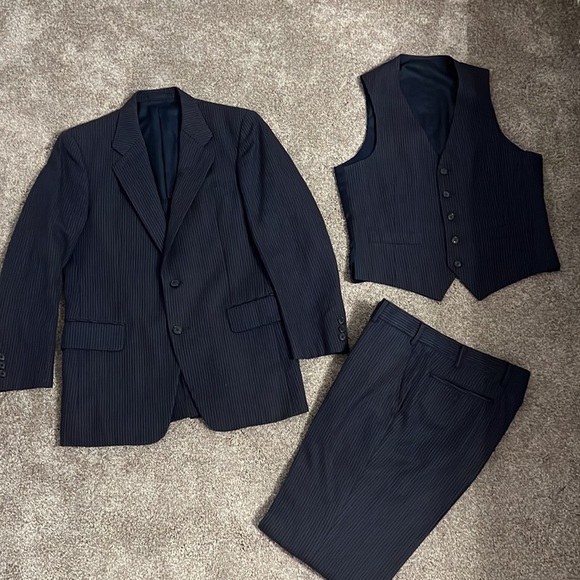 Takashimaya Japanese three piece blue pinstripe wool suit. Fits a size 8. - Picture 4 of 9